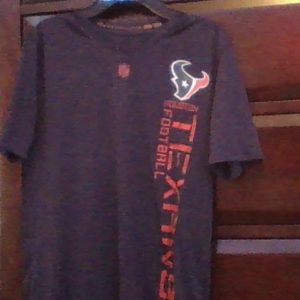 Nfl shirt size is boys Large 14/16